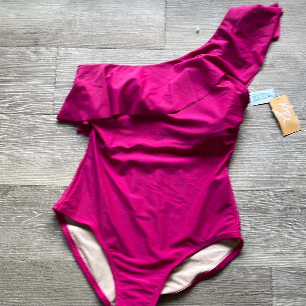 Women one piece bathing suit  NWT fully lined built in bra  
Size M 8-10 Fusia